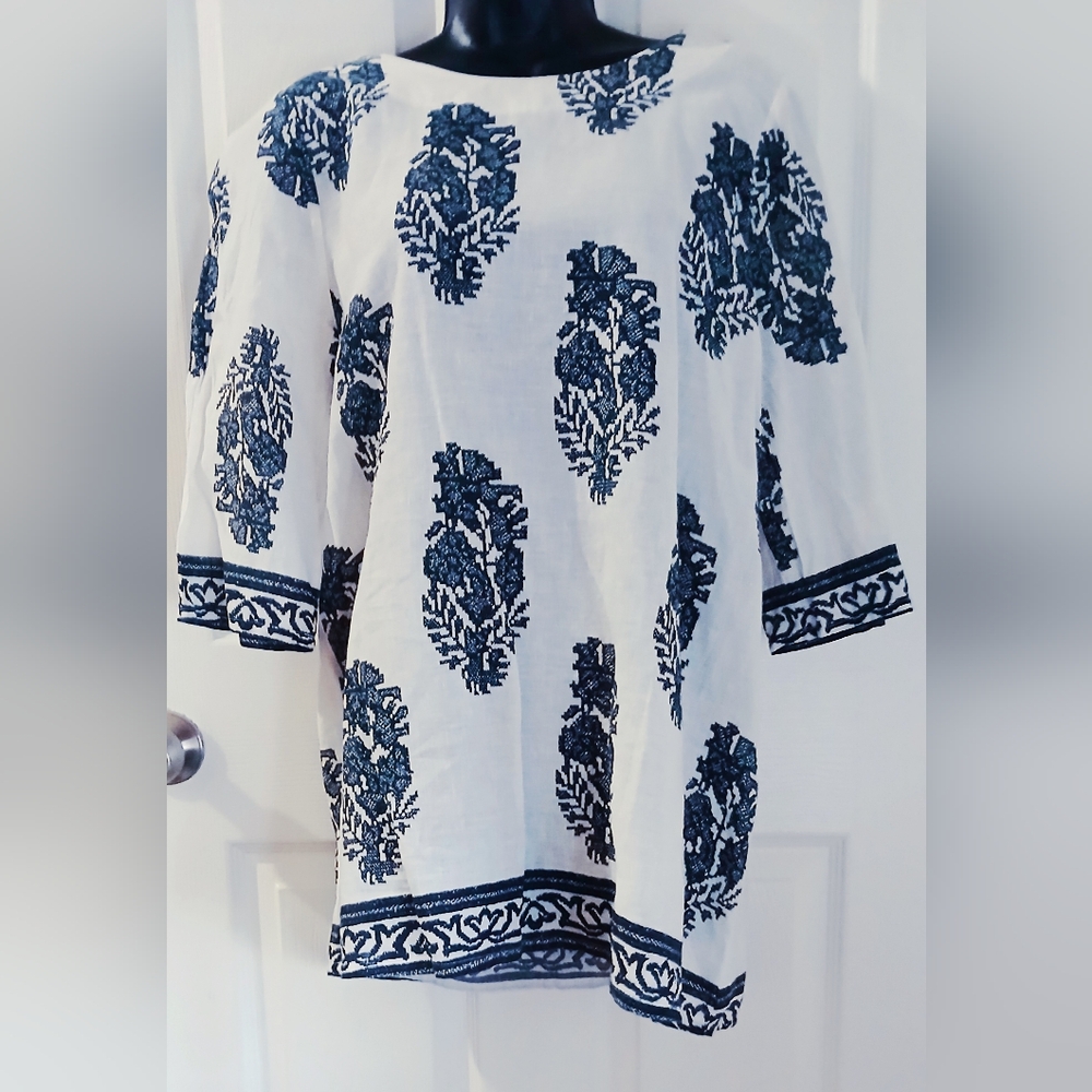 White And Blue Patterned Tunic - image 1